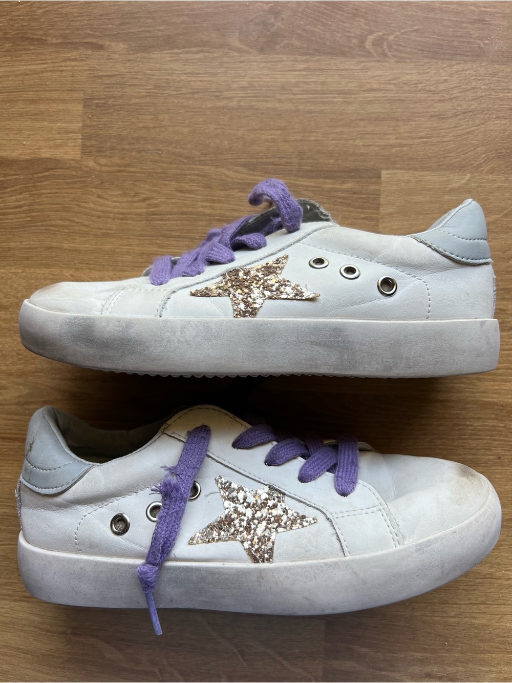 White Star Sneakers with Purple Laces